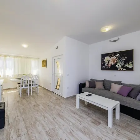 Raos In Trogir - Mittel-dalmatien Guest house Mastrinka
